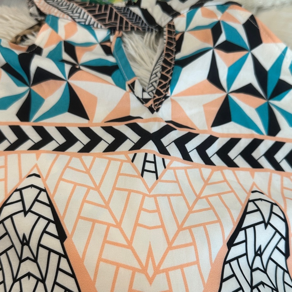 Geometric Cold Shoulder Top - Picture 8 of 9